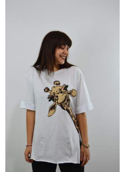 Zürafa Baskılı Duble Kol Yırtmaçlı Oversize Kadın T-Shirt Beyaz